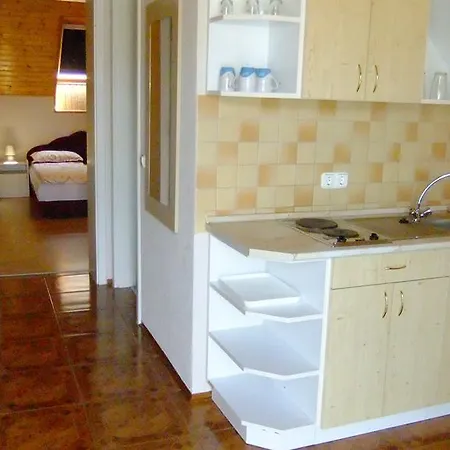 Lili Apartman *