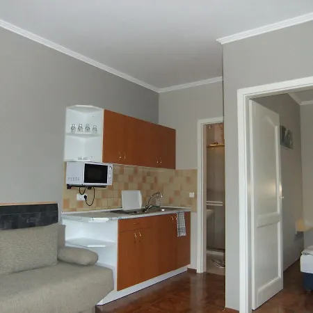 Lili Apartman Apartman *